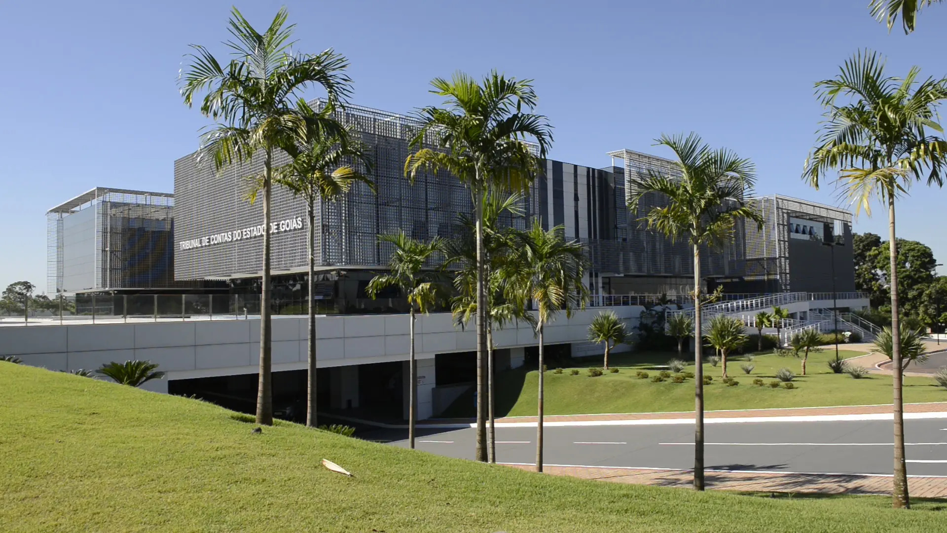 Concurso TCE GO: confira cargos, vagas e salários; 16 vagas; R$ 11,8 mil
