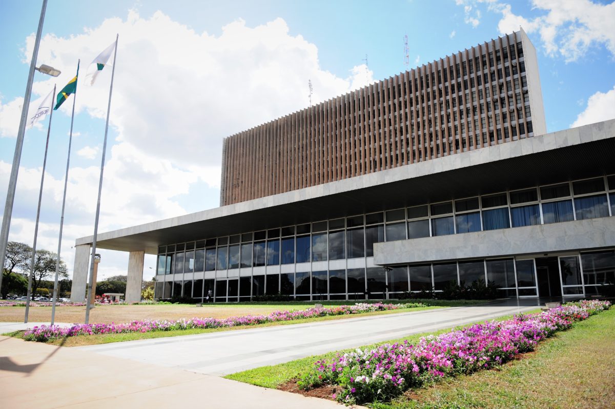 Concurso Sefaz DF: governadora reafirma compromisso com edital